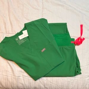 New figs. Kelly green w hot pink drawstring. Jogger and catrina 1 pocket